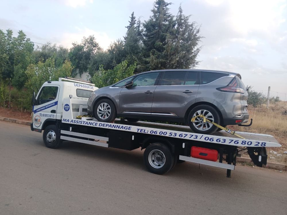 Dépanneuse WEEGO transportant un véhicule Renault