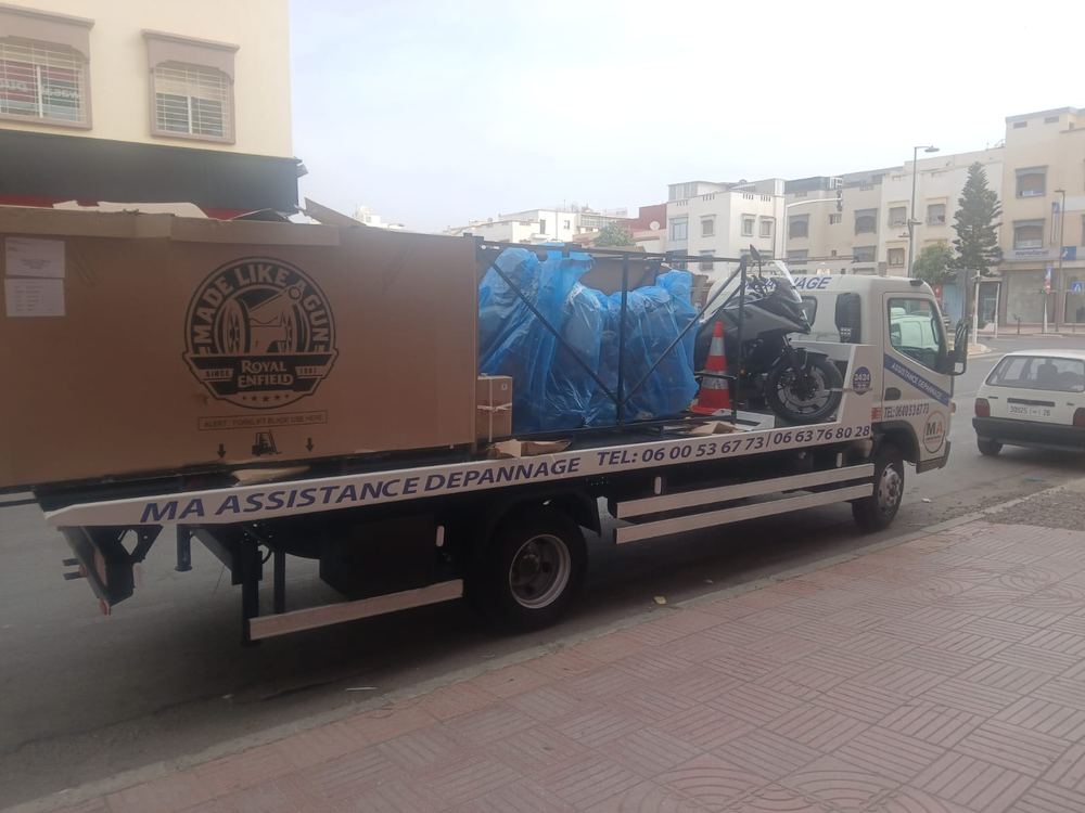 Camion WEEGO Inter Assistance chargé, service 24/24 7/7